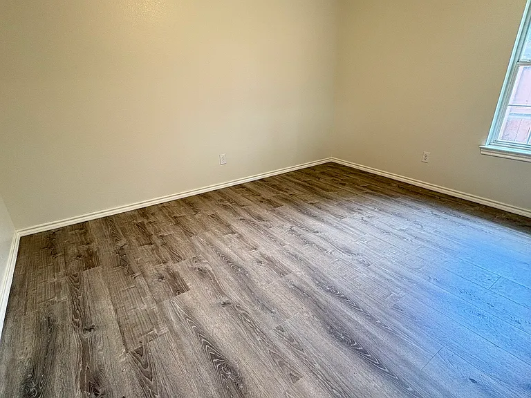 305 Myrtle Ave — Photo 17