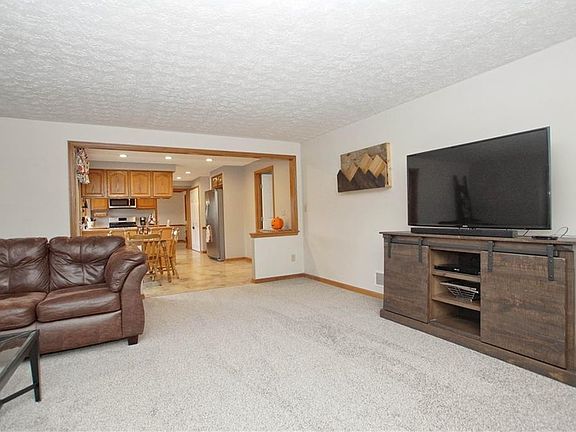 4th image of 546 McPherson Cir