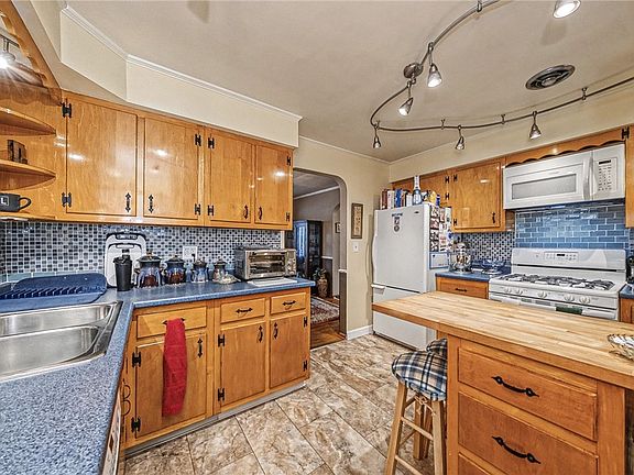 4th image of 77 Coraopolis Rd