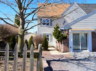 210 S 4th St, Womelsdorf, PA 19567
