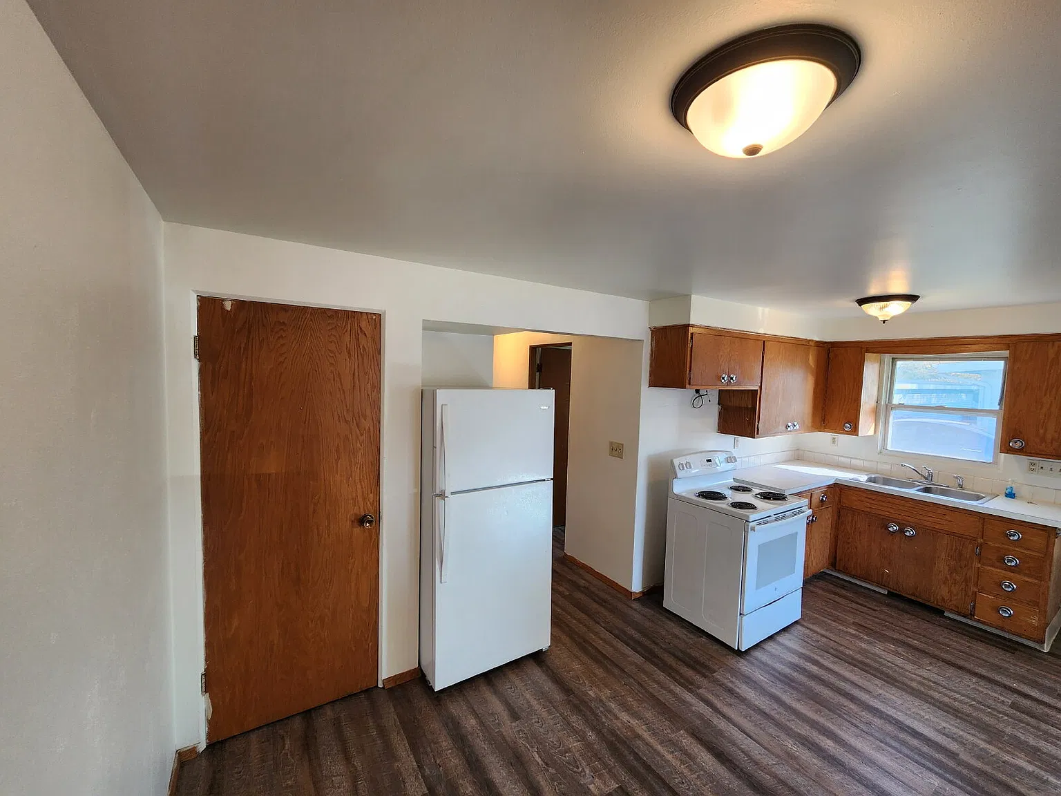2 bed, 1.0 bath, 833 sqft, $1,200 — Photo 4