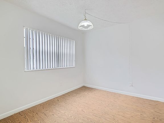 1570 Lane Ave S - Web Quality - 009 - 09 Dining Room