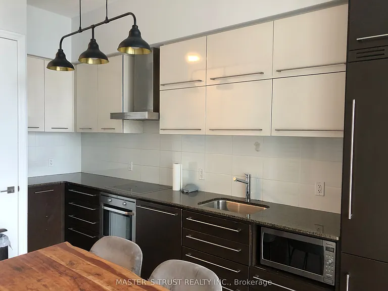 770 Bay St #Penthouse 103 — Photo 5
