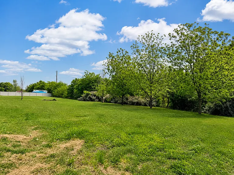 202 Valen Dr — Photo 9