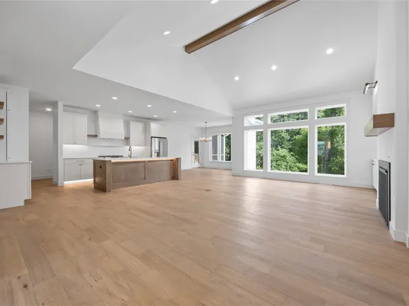 3362 Village Way, Cedar Rapids, IA 52411