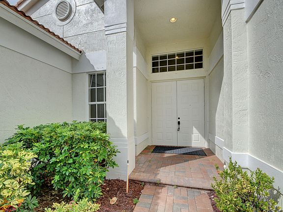 5th image of 4545 Mariners Cove Dr