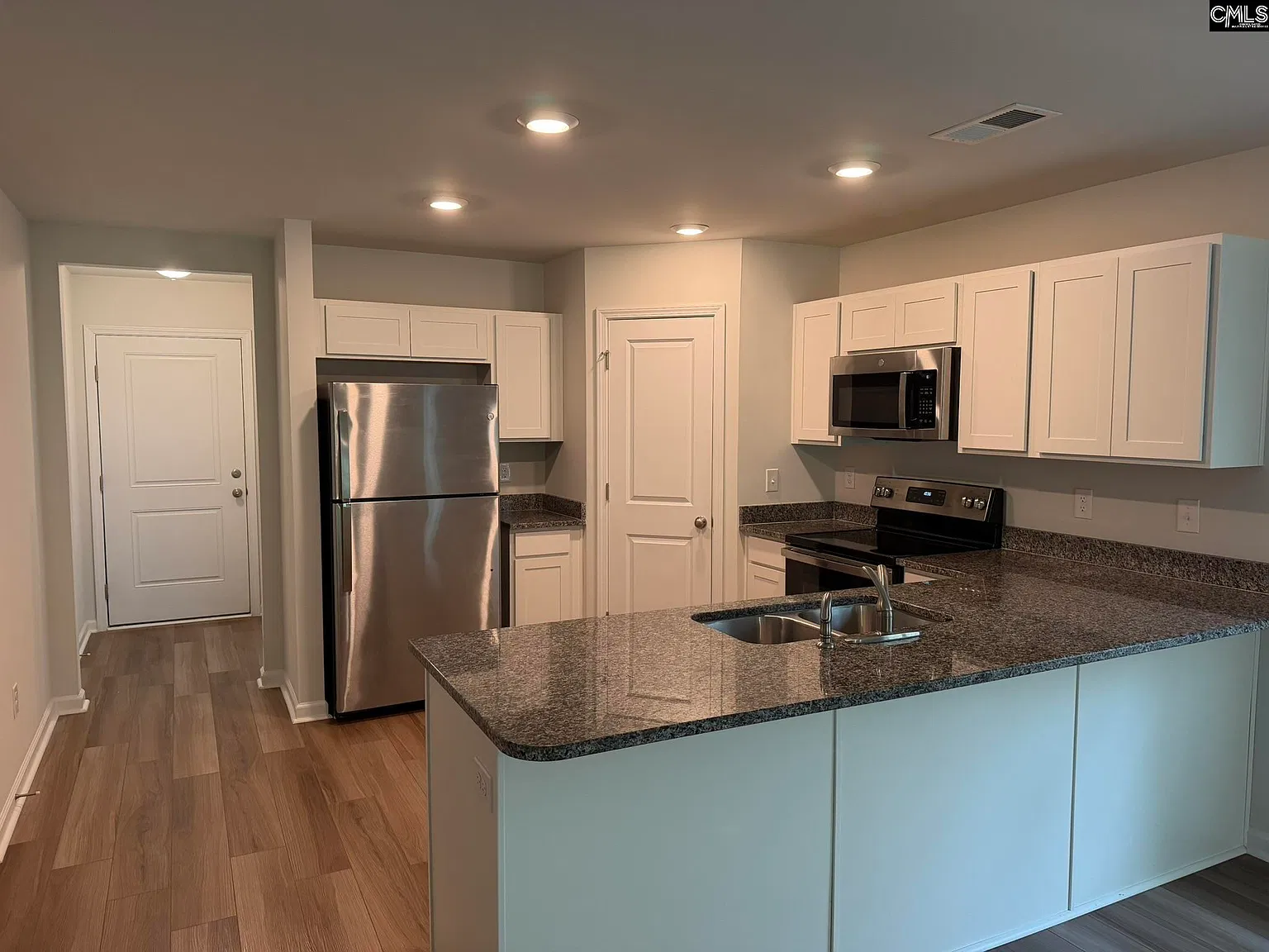 3 bed, 1726 sqft, $2,075 — Photo 4