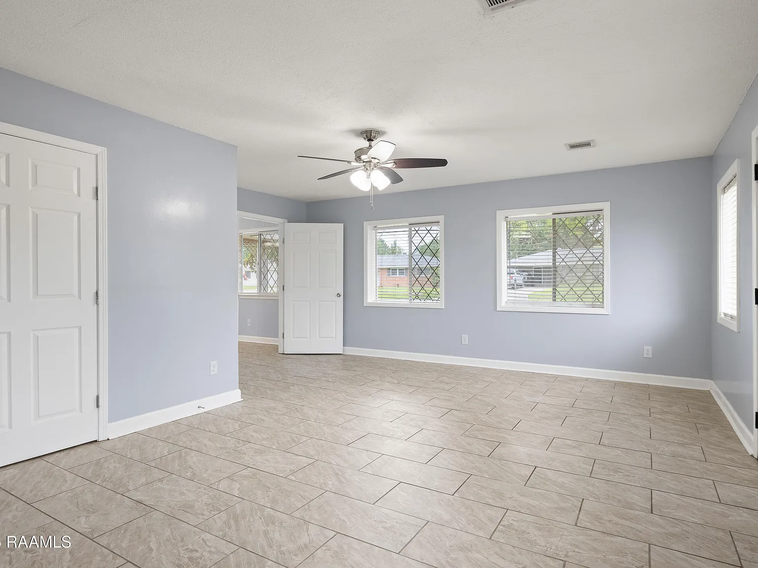 4 bed, 1980 sqft, $1,825 — Photo 4
