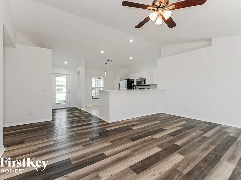 1319 NW 13th Ave — Photo 4