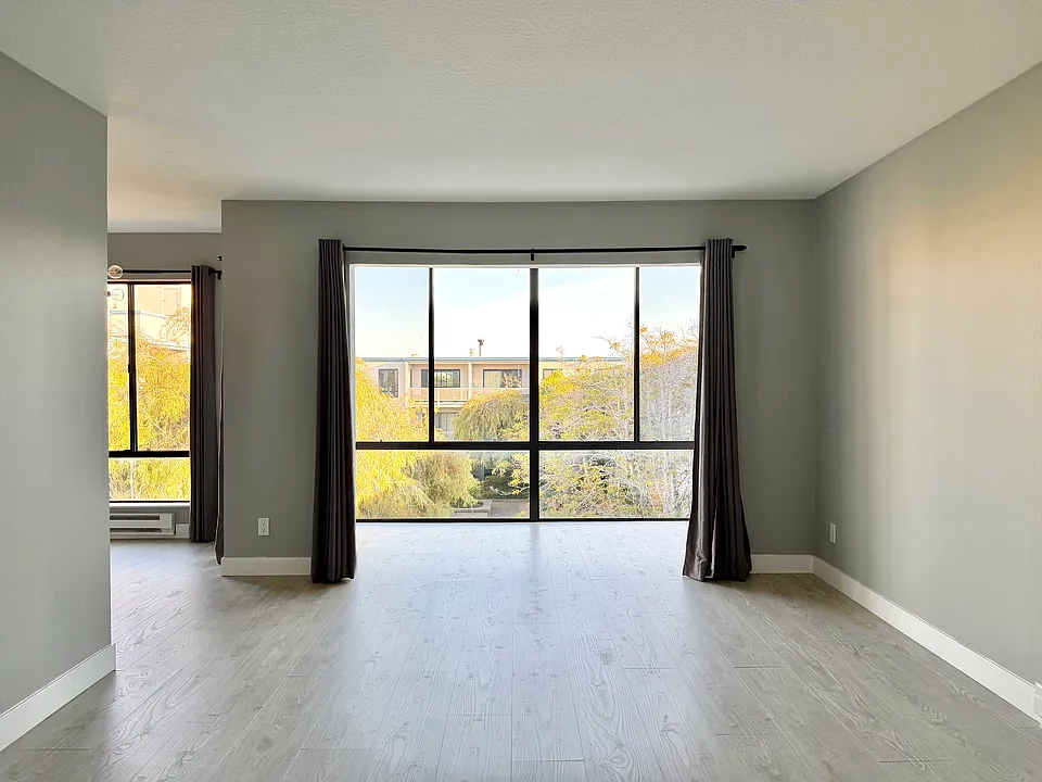 5 Commodore Dr #406