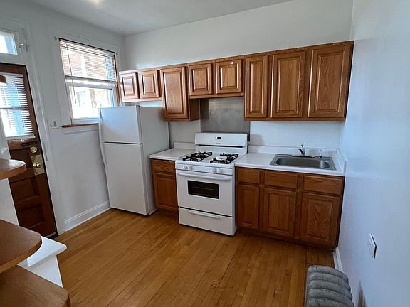 4th image of 2100 Kenilworth Ave #203
