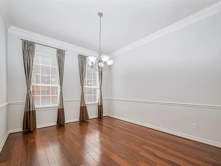 1522 Olive Park — Photo 7