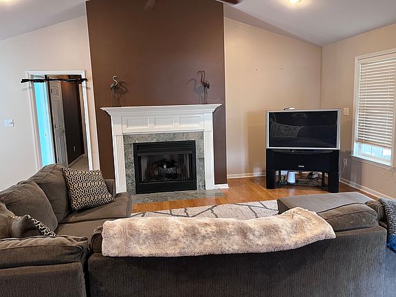 4th image of 109 Laura Dr