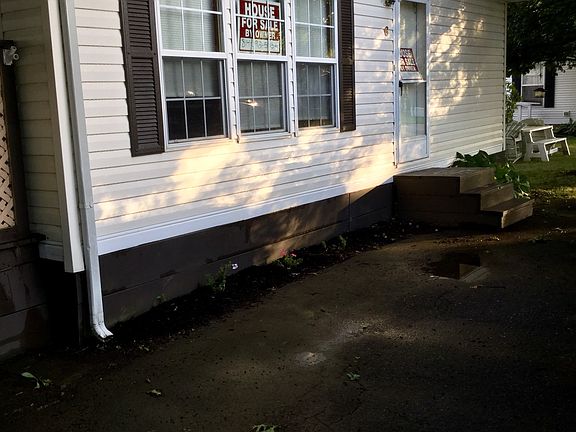 2nd image of 6 Lowry Ln