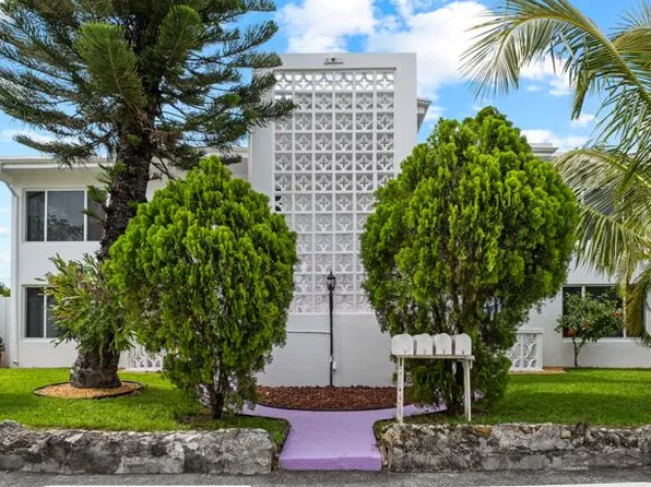 1279 Beach Rd APT 2, West Palm Beach, FL 33404
