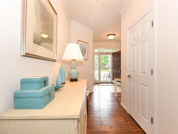 5th image of 210 Heritage Hill Dr