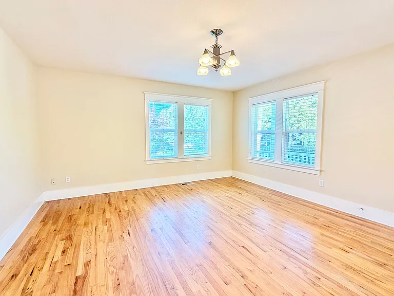 5319 NE 16th Ave — Photo 4