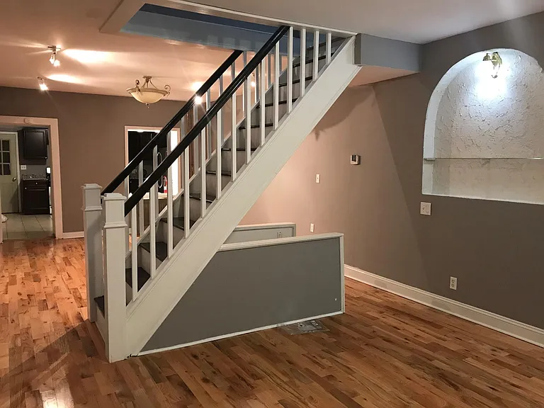 207 Dupont St — Photo 4