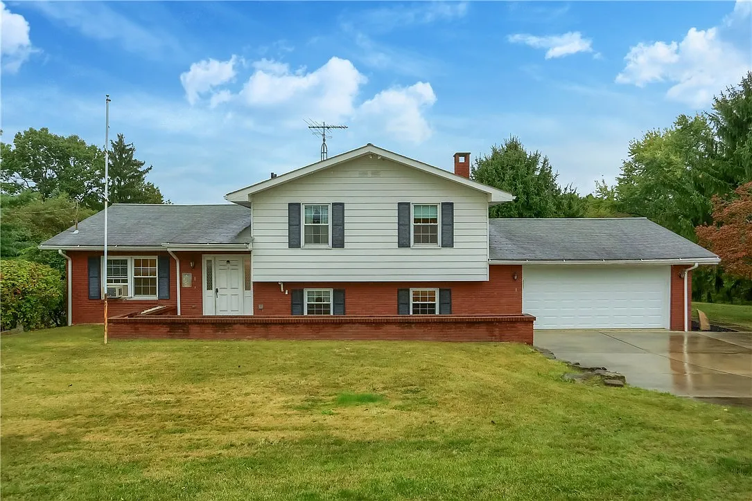 131 Ridge Ave photo 1