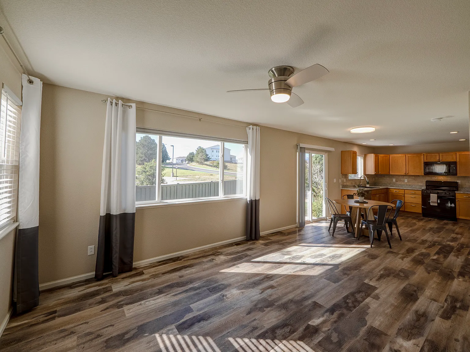 3 bed, 1534 sqft, $2,200 — Photo 2