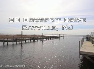 30 Bowsprit Dr, Bayville, NJ 08721