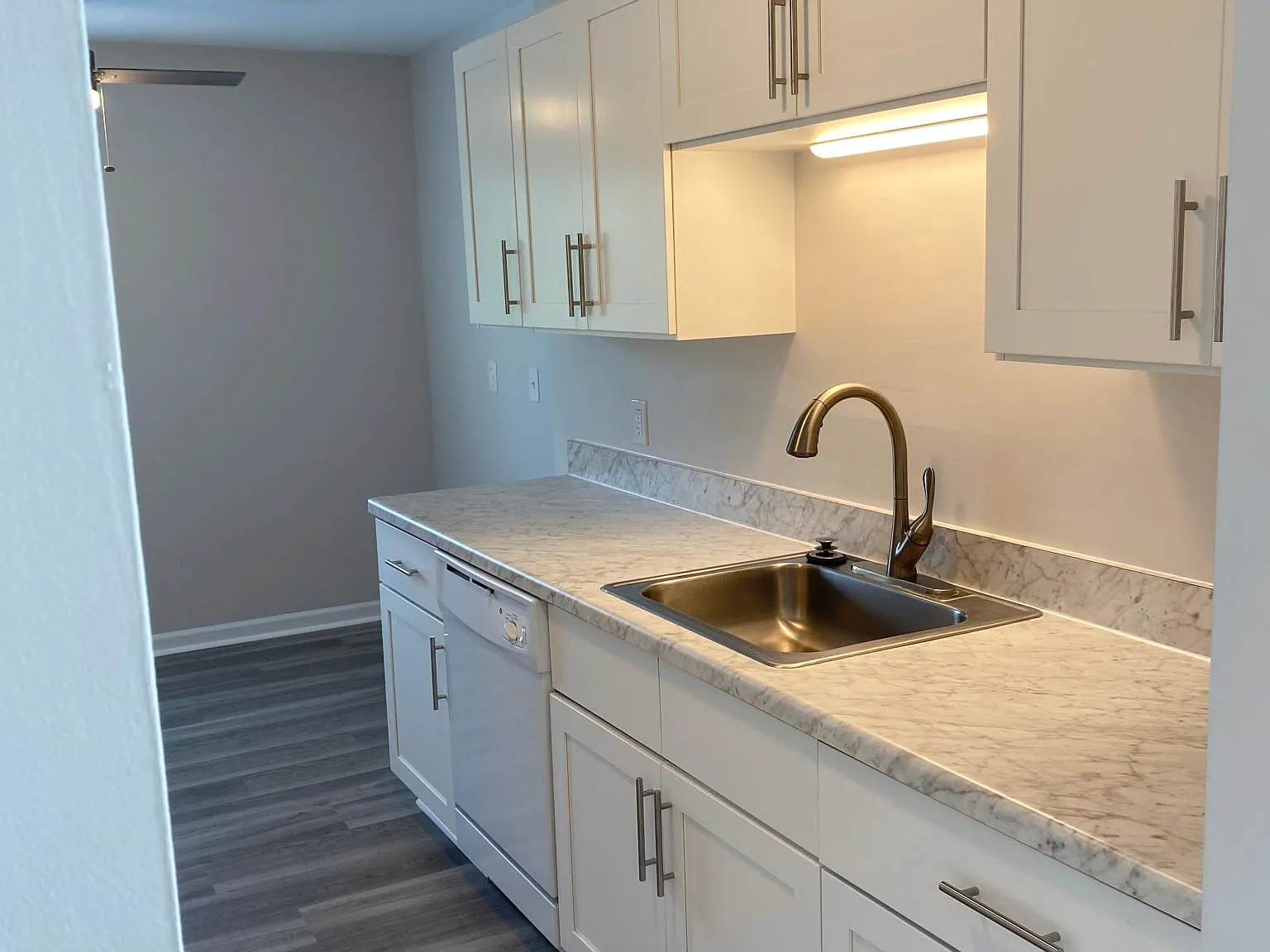 1 bed, 780 sqft, $1,350 — Photo 3