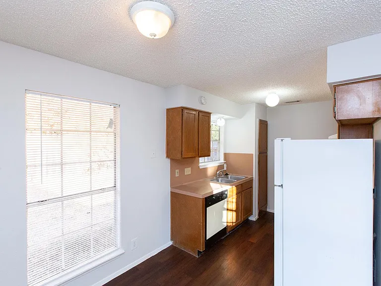 2102 Courtney St #A — Photo 17