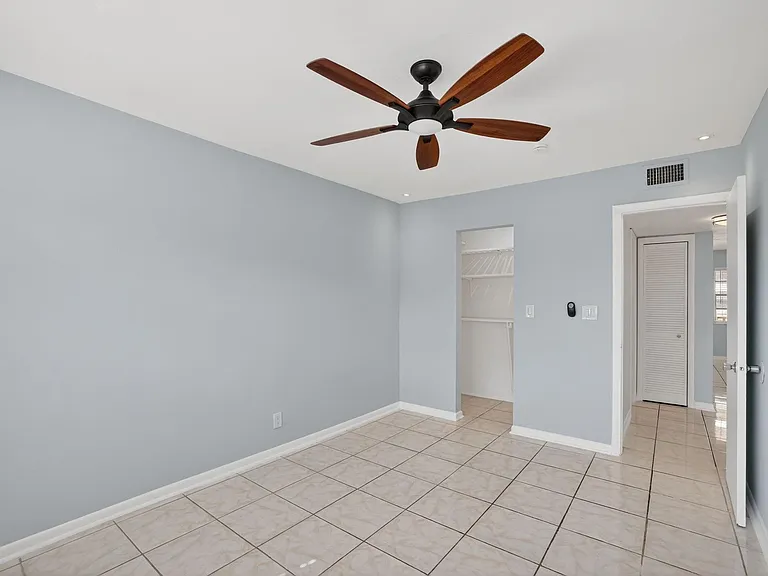 4051 NE 13th Ave #77 — Photo 31