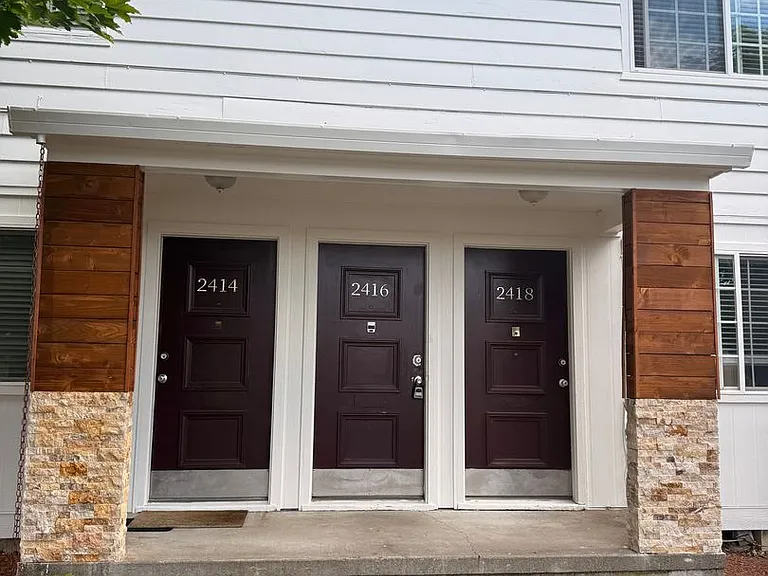 C2402 - Maple Court Apartments — Photo 28