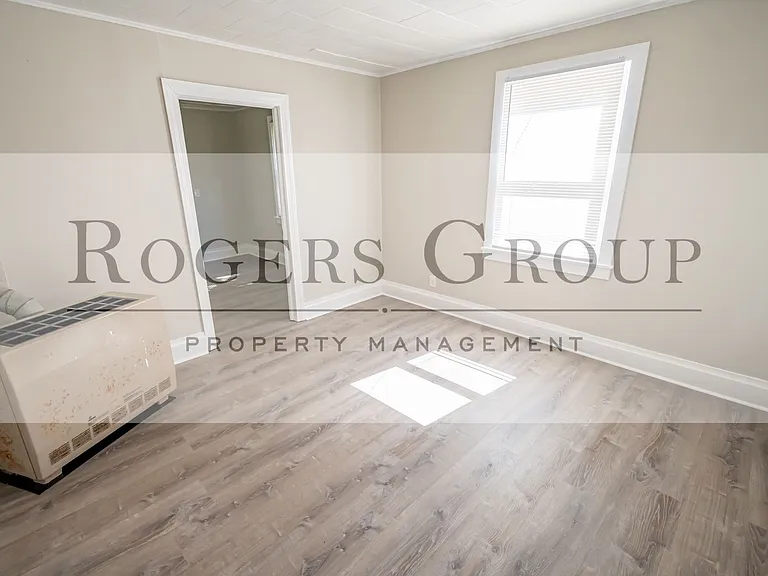 725 John St — Photo 4