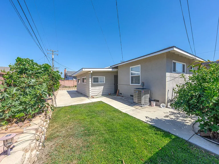 1817 E Morava Ave — Photo 27