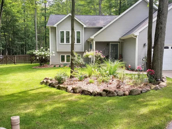 5060 N Fox Rd, Sanford, MI 48657