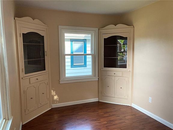 4th image of 270 Maiden Ln