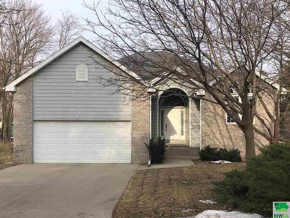 1st image of 447 N Royal Troon Dr