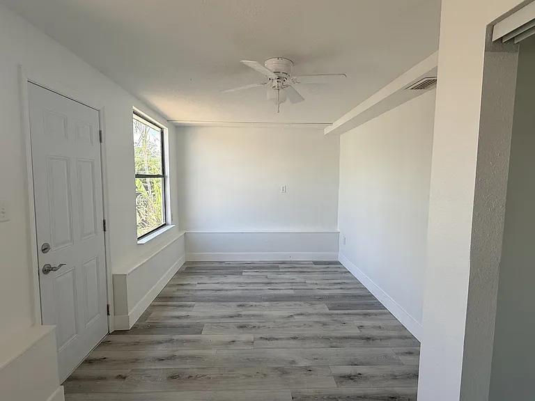 13428 Neptune Dr — Photo 20
