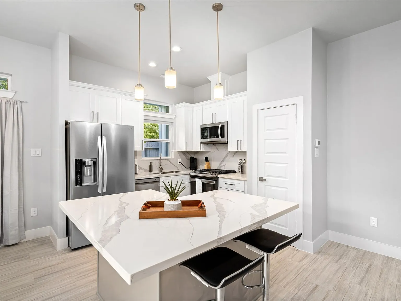 3 bed, 2.5 bath, 1850 sqft, $2,650 — Photo 4