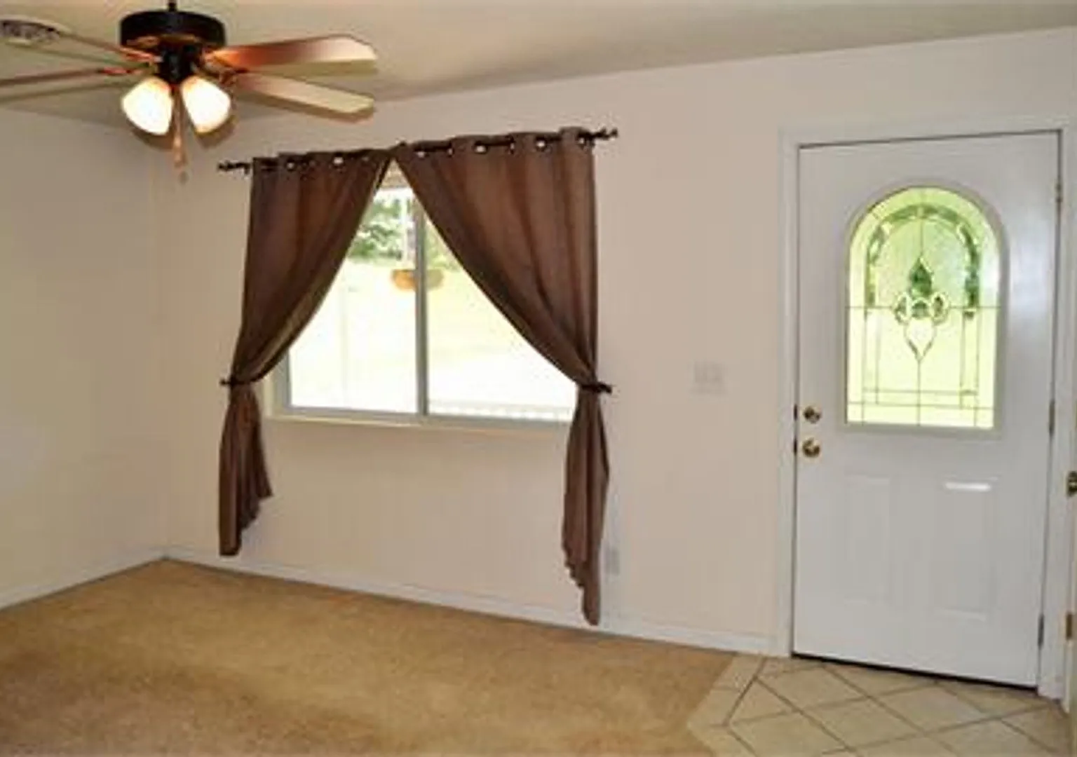 3 bedroom, 2 bathroom Ranch Style Home — Photo 4