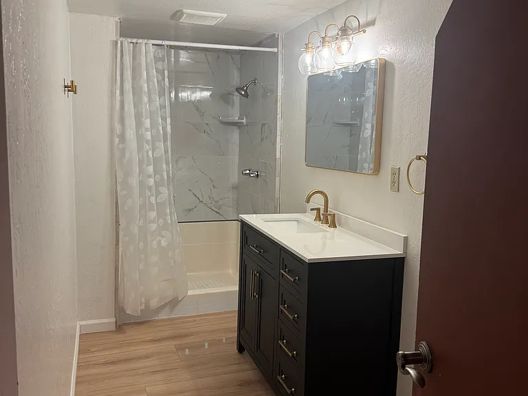 122 Maryland Dr #B — Photo 2