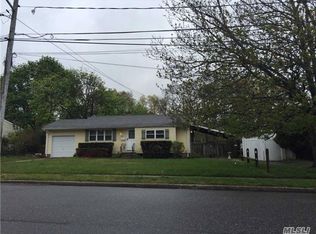 221 Whitetail Ln, Central Islip, NY 11722