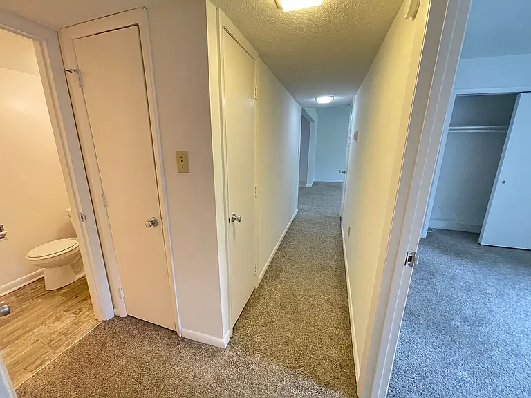 2 Holland Dr — Photo 16