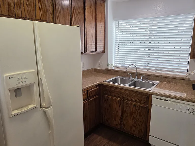 533 E Verdugo Ave — Photo 6