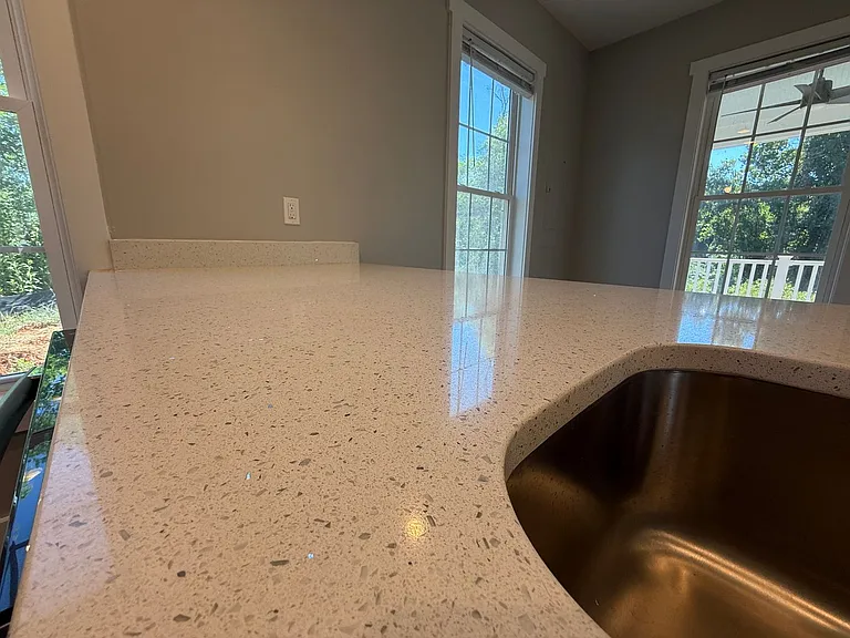906 Nassau St — Photo 11