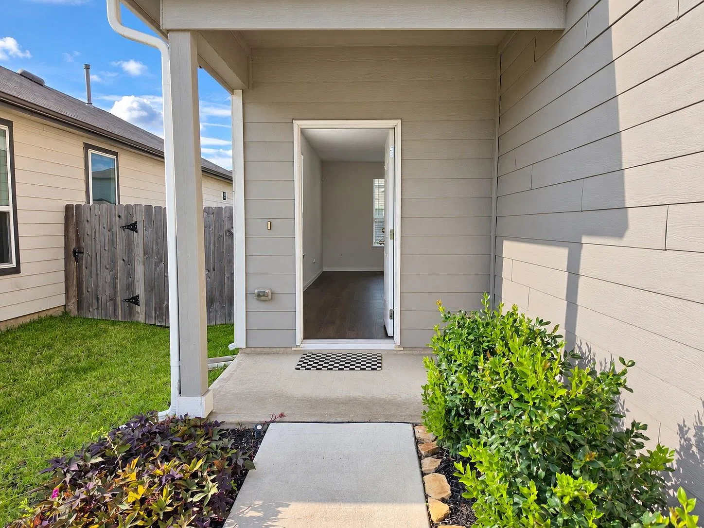 4 bed, 2.5 bath, 1687 sqft, $2,250 — Photo 4