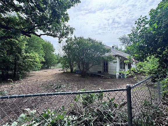 4th image of 304 E Prairie Ave