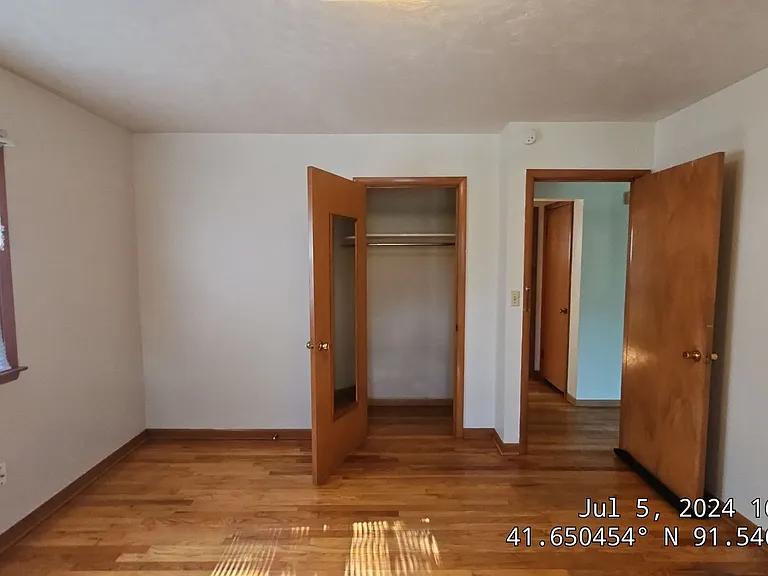 518 W Benton St — Photo 16