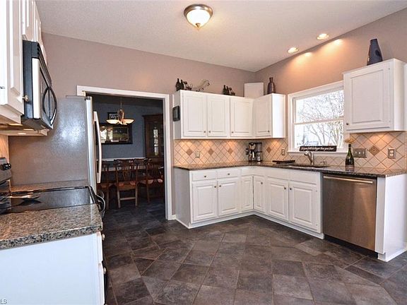 5th image of 33 Park Village Ln