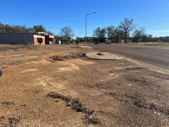 3788 Commerce St, Grenada, MS 38901