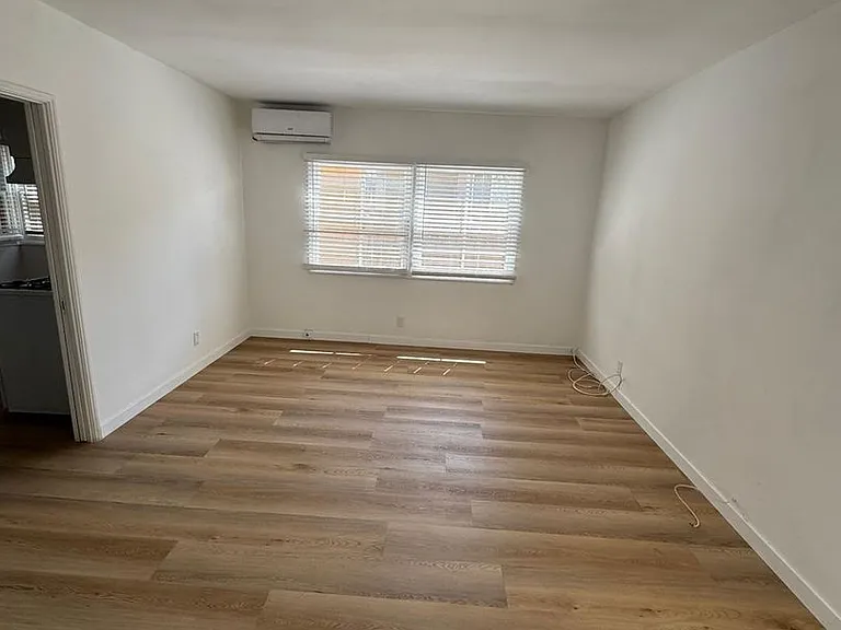120 S Craig Ave — Photo 5