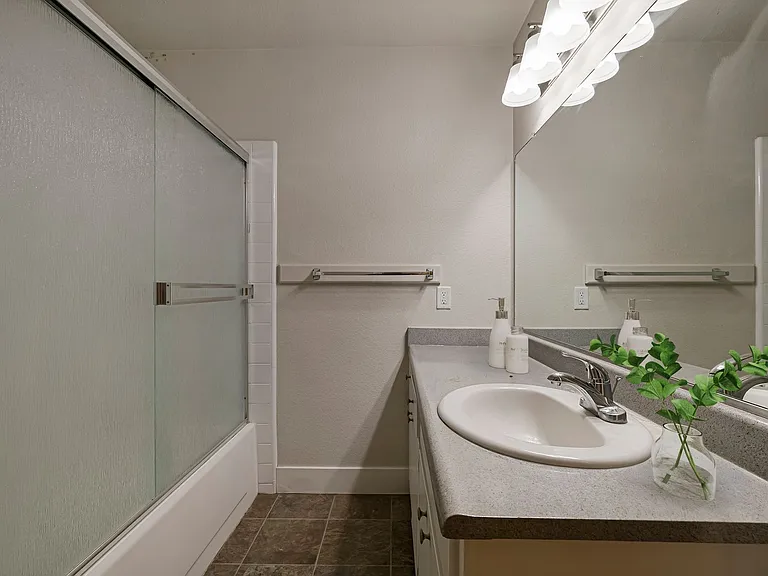435 Maple St — Photo 6