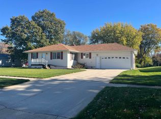 403 N 3rd St, Plainview, NE 68769